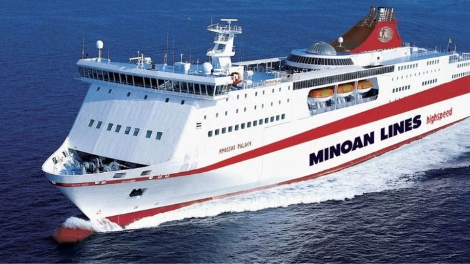 Μηχανική βλάβη στο Κνωσός Παλάς -Mεταφέρει 1343 επιβάτες